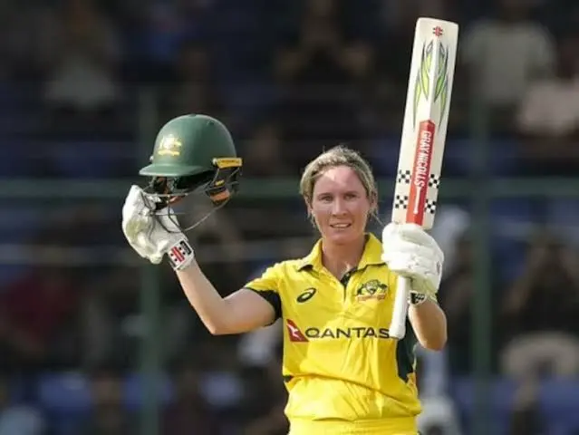 Mooney century rescues Australia in Pakistan win