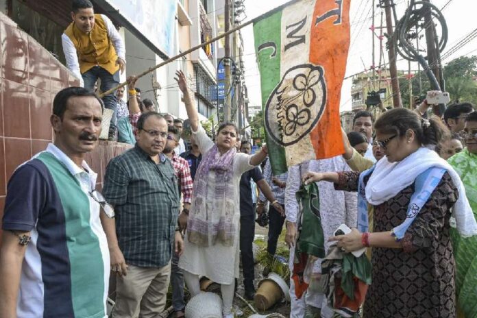 Trinamool leaders Kunal Ghosh, Saayoni Ghosh and Sushmita Dev visit the party office, which was allegedly vandalised by BJP workers, in Agartala on Wednesday.